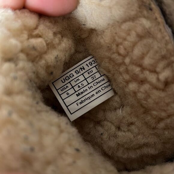 UGG® Women's Caspia Boots Leather Sheepskin Lined Winter Shoes Size 6 - Picture 10 of 12